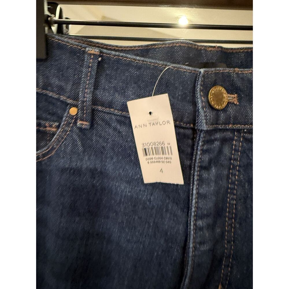 LOFT Curvy Fit Kick Crop Jeans Size 4 Medium Wash Frayed Hem Stretch - Picture 2 of 5